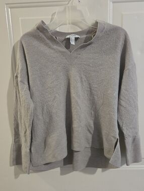 COS V-Neck Light Gray Relaxed Boxy 100% Wool Sweater M Side Slits Minimalist